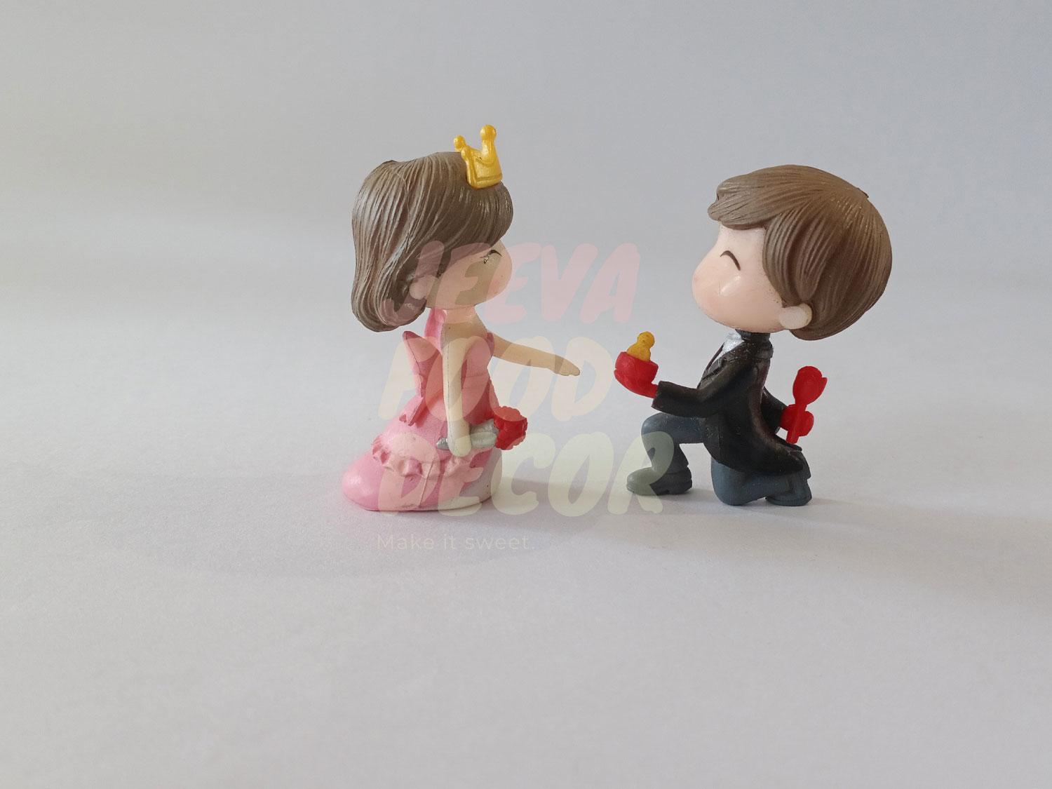 Couple Proposing Miniature Cake Topper - 2 Piece